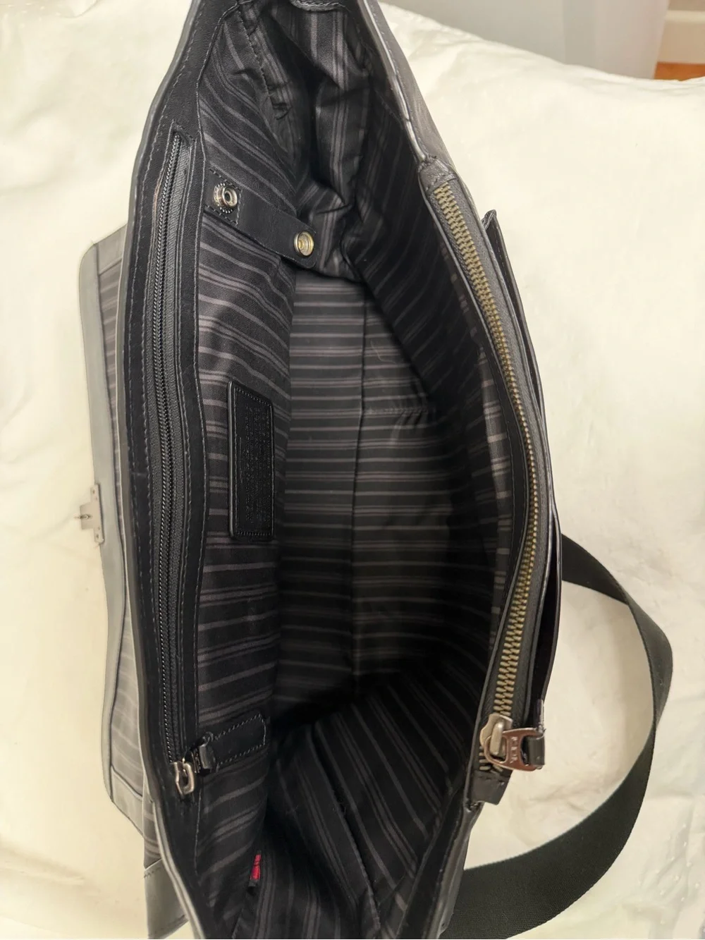 Tumi Black Leather Briefcase Messenger bag